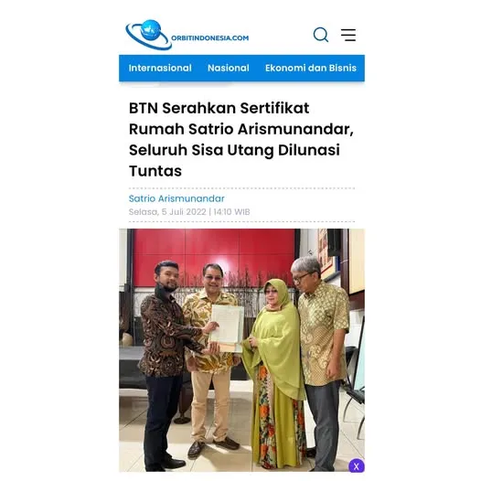 JURNALIS SENIOR MENERIMA SERTIFIKAT RUMAHNYA KEMBALI YANG HAMPIR DILELANG