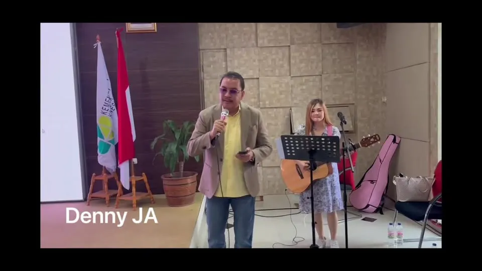 Denny JA Menyanyi White Christmast di Acara Esoterika