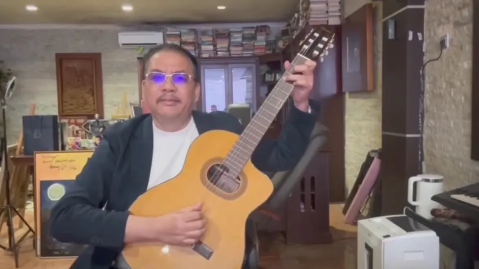 Denny JA: Sajadah Panjang (Lagu, Puisi, Lukisan)